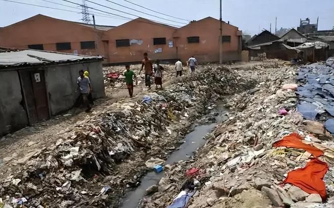 必威全球最脏国家：遍地垃圾女性在外随地大小便印度：我们输了(图2)