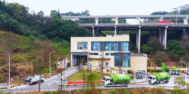 必威城市治理“闯”新路｜垃圾“坐”上“公交车”大渡口探索生活垃圾直收直运模式(图3)